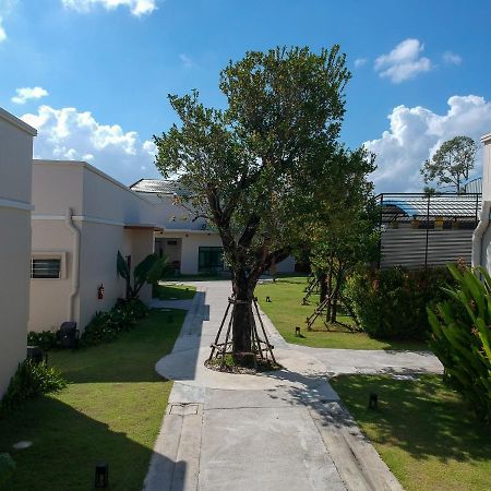 Toledo Pool Villa Накхон Си Тамарат Екстериор снимка