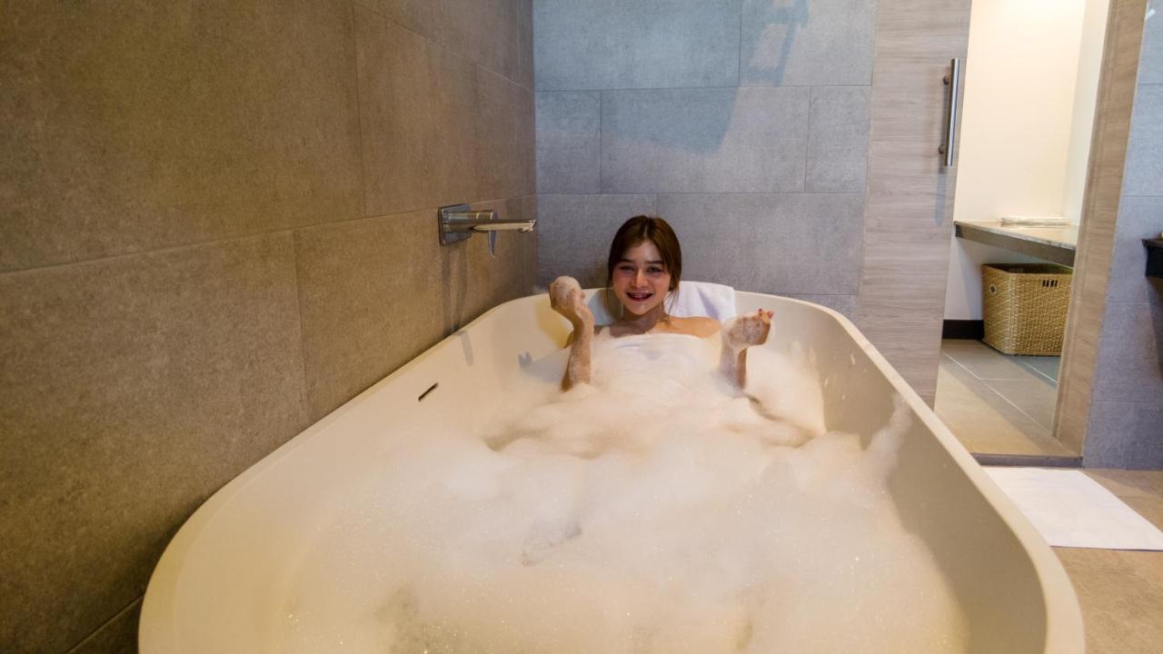 Toledo Pool Villa Накхон Си Тамарат Екстериор снимка