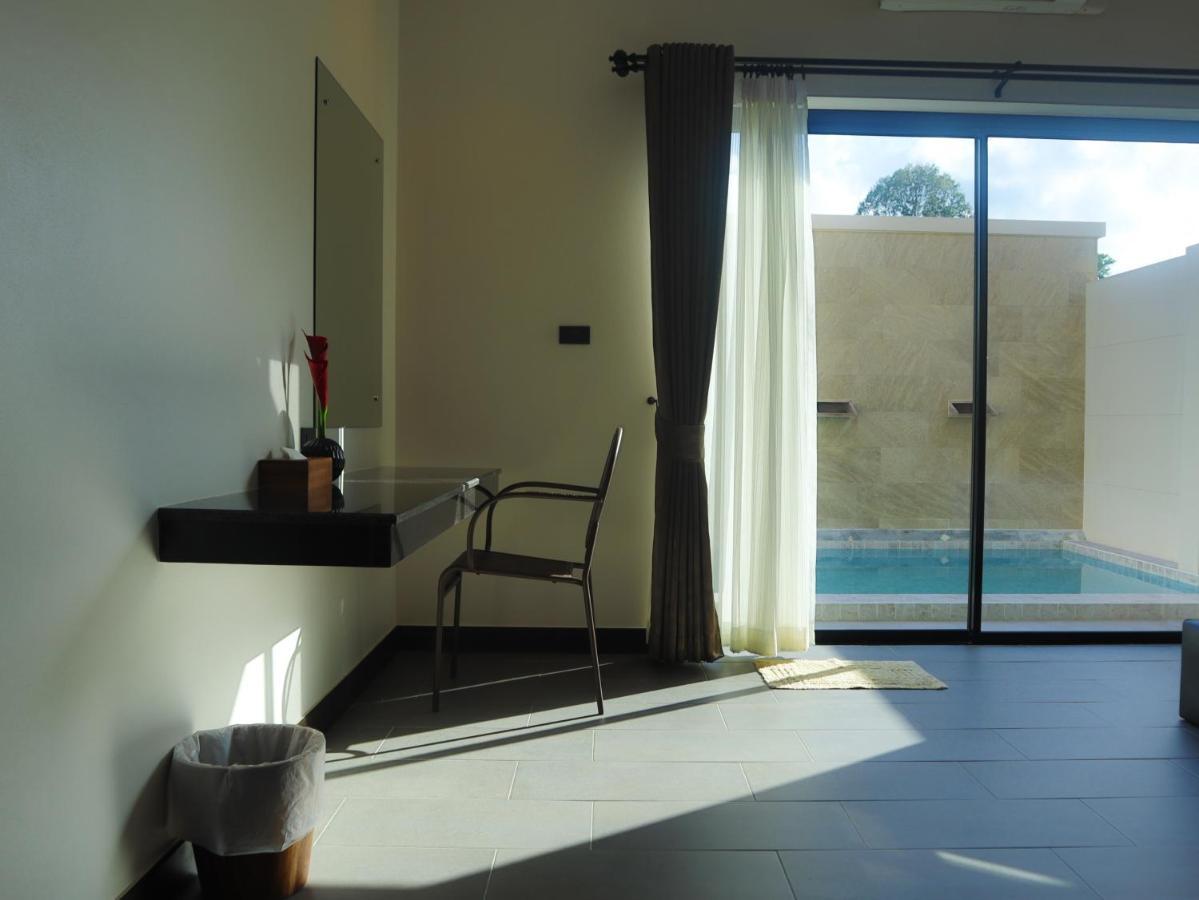 Toledo Pool Villa Накхон Си Тамарат Екстериор снимка